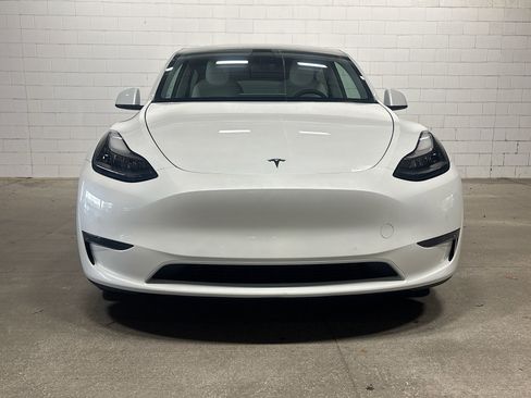 Used 2021 Tesla Model Y Long Range image 9