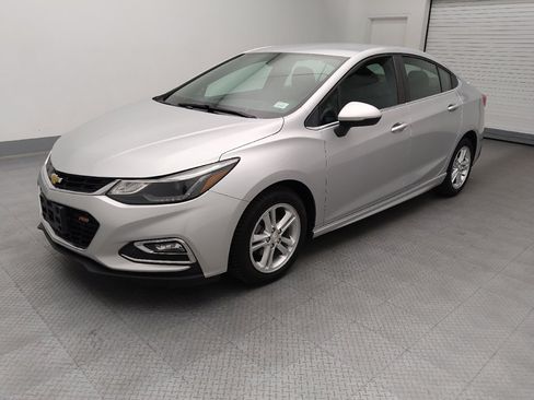 Used 2016 Chevrolet Cruze LT w/ Convenience Package FWD image 2