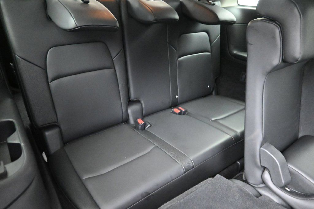Used 2025 Nissan Pathfinder SL AWD/4WD image 11