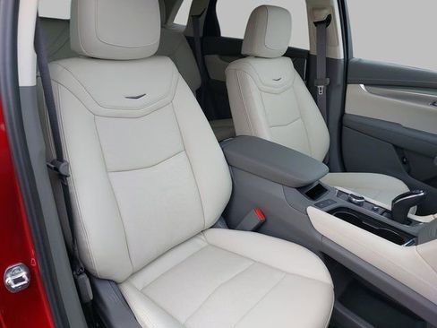 Used 2025 Cadillac XT5 Premium Luxury w/ LPO, Floor Liner Package image 10