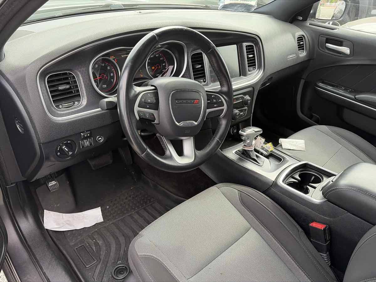 Used 2016 Dodge Charger SXT RWD image 3