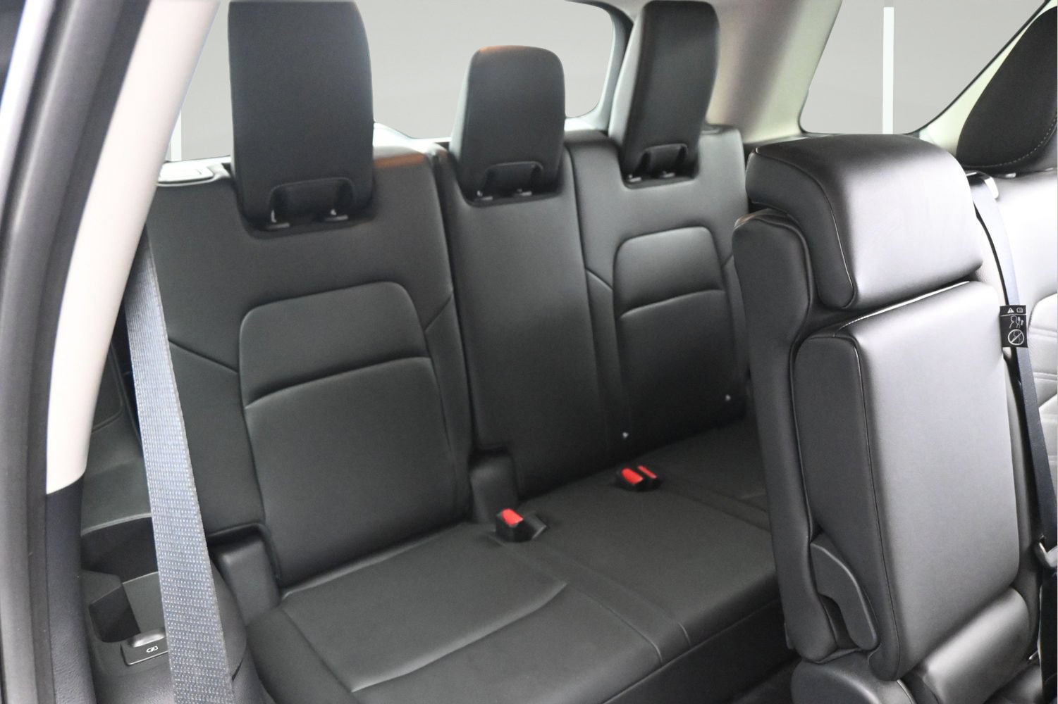 Certified 2025 Nissan Pathfinder Platinum w/ Cargo Package FWD image 14