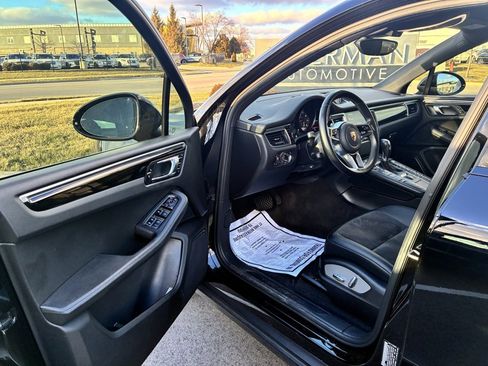 Used 2017 Porsche Macan w/ Driver Memory Package image 18