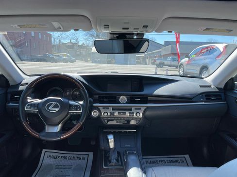 Used 2016 Lexus ES 350 w/ Luxury Package w/Wood Trim image 19