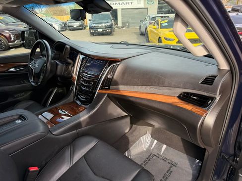 Used 2017 Cadillac Escalade Premium Luxury image 23