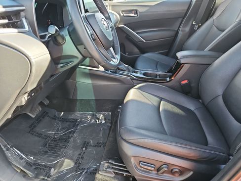 Used 2023 Toyota Corolla Cross XLE image 17