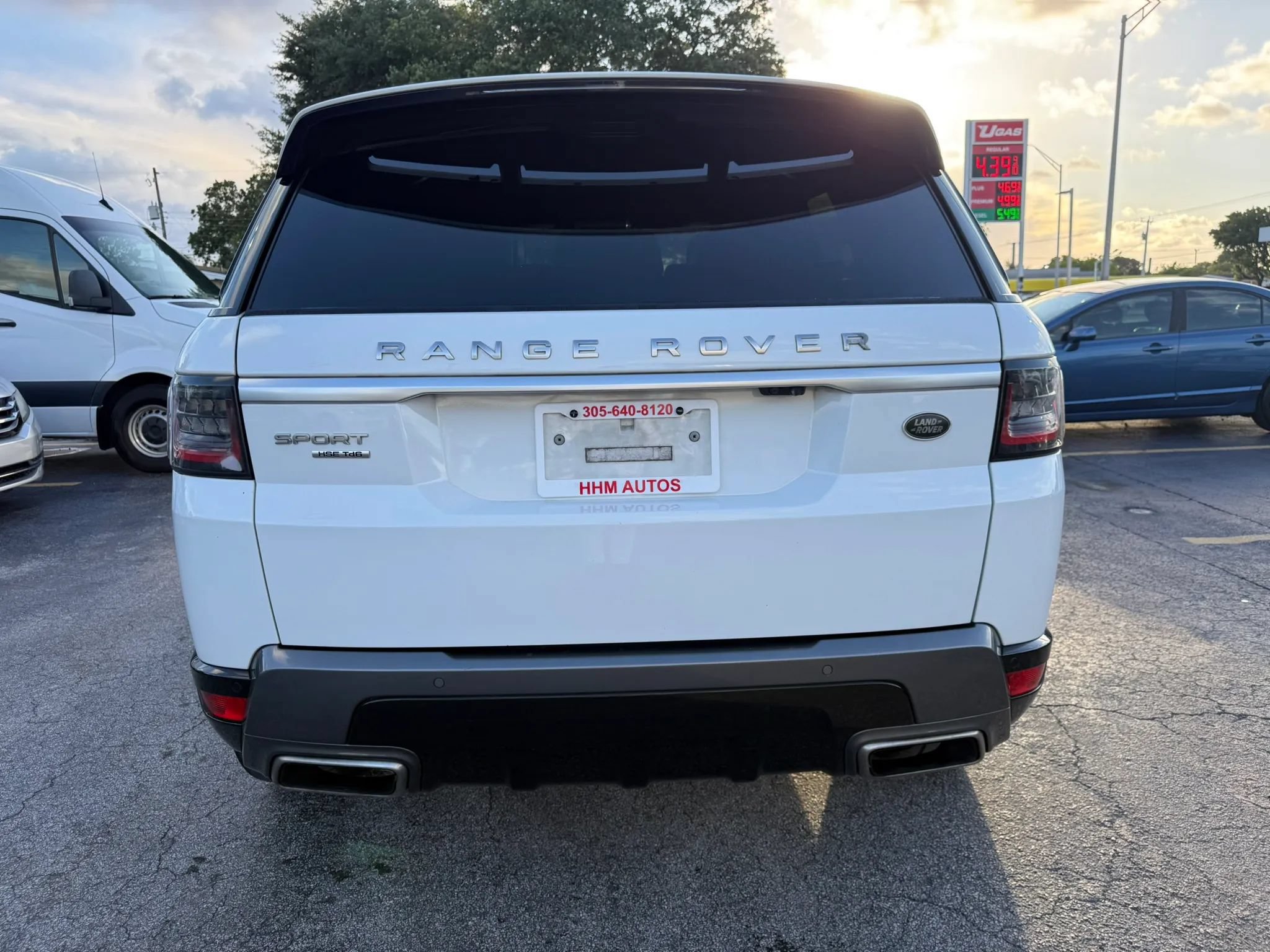 Used 2018 Land Rover Range Rover Sport HSE AWD/4WD image 4