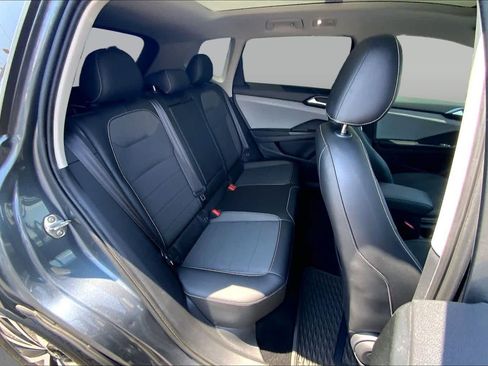 Used 2022 Volkswagen Taos SE FWD image 20