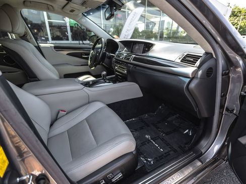 Used 2015 Lexus LS 460 w/ Comfort Package RWD image 24