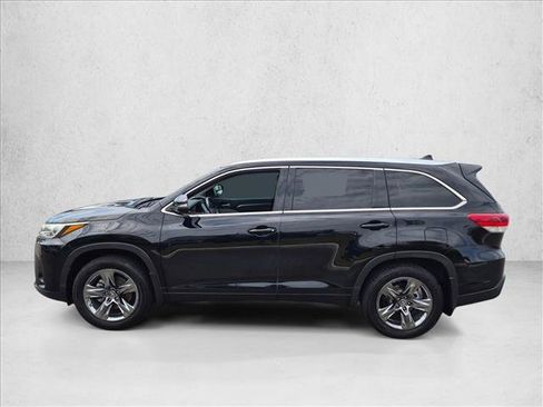 Used 2018 Toyota Highlander Limited Platinum AWD/4WD image 9