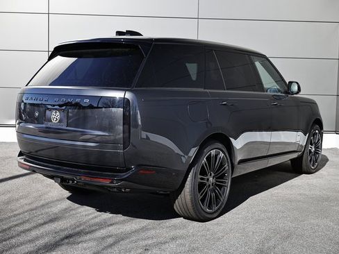 New 2025 Land Rover Range Rover Long Wheelbase SE image 16