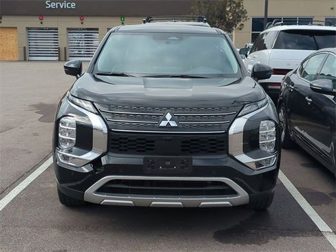 Used 2024 Mitsubishi Outlander SE Black Edition image 6