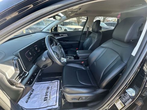 Used 2025 Kia Sportage EX FWD image 13