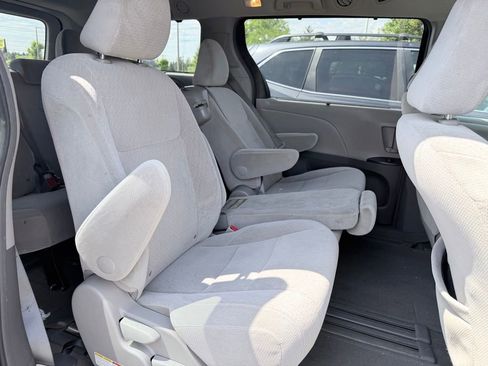 Used 2015 Toyota Sienna LE FWD image 7