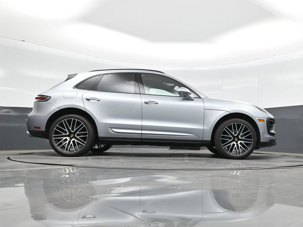 Certified 2024 Porsche Macan AWD/4WD image 31