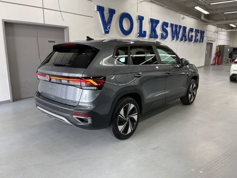 New 2025 Volkswagen Taos SE AWD/4WD image 4