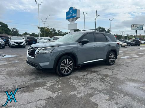 Used 2022 Nissan Pathfinder Platinum w/ Cargo Package FWD image 3