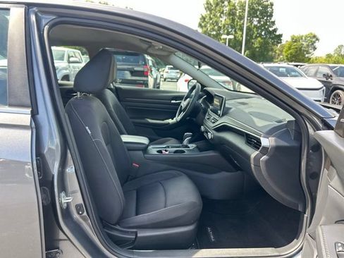 Used 2025 Nissan Altima 2.5 SV FWD image 16