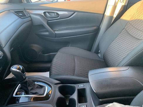 Used 2019 Nissan Rogue FWD image 17