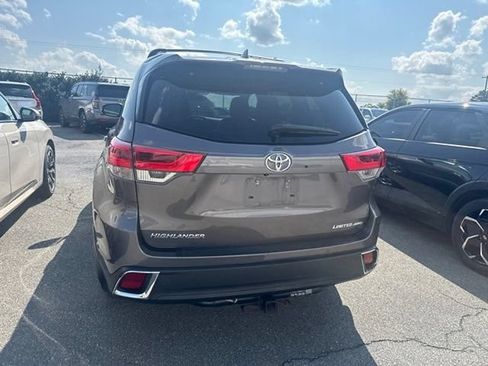 Used 2018 Toyota Highlander Limited AWD/4WD image 11