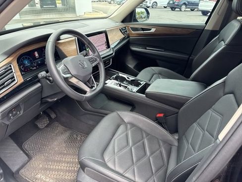 Used 2024 Volkswagen Atlas SE AWD/4WD image 5