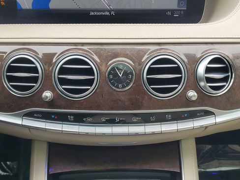 Used 2019 Mercedes-Benz S 560 Sedan image 35