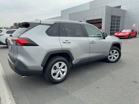 Used 2022 Toyota RAV4 LE AWD/4WD image 32