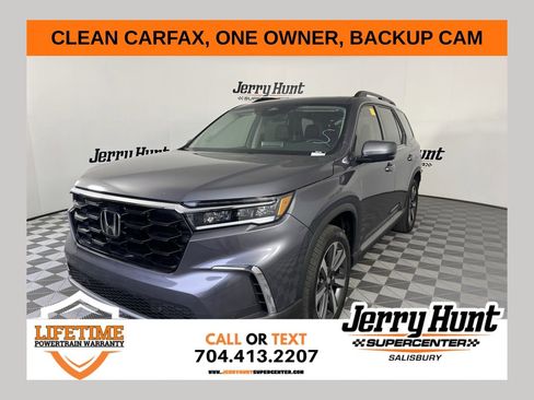 Used 2025 Honda Pilot Touring image 1