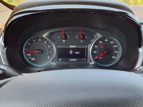 Used 2023 Chevrolet Traverse LT FWD image 18