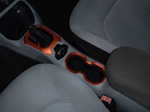 Used 2015 Jeep Renegade Latitude image 26