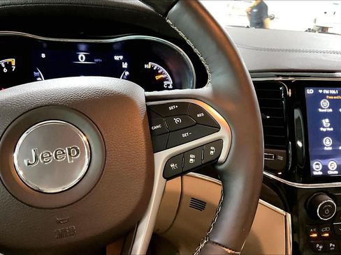 Used 2021 Jeep Grand Cherokee Overland AWD/4WD image 25