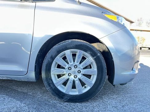 Used 2013 Toyota Sienna XLE image 13