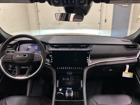 New 2026 Jeep Grand Cherokee L Limited w/ Limited Altitude Package AWD/4WD image 20