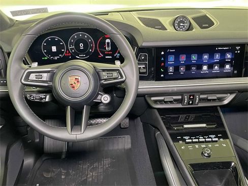 Used 2021 Porsche Macan image 25