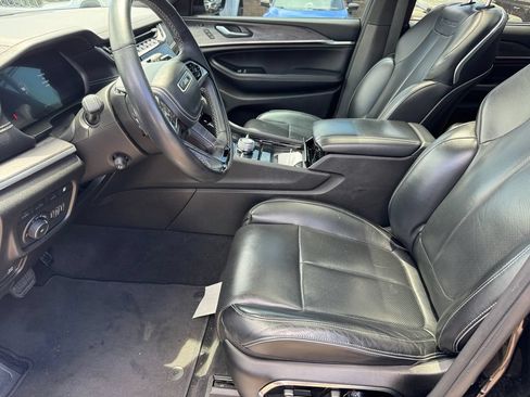 Used 2022 Jeep Grand Cherokee Overland w/ Advanced Protech Group III AWD/4WD image 24