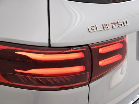 Used 2026 Mercedes-Benz GLB 250 image 12