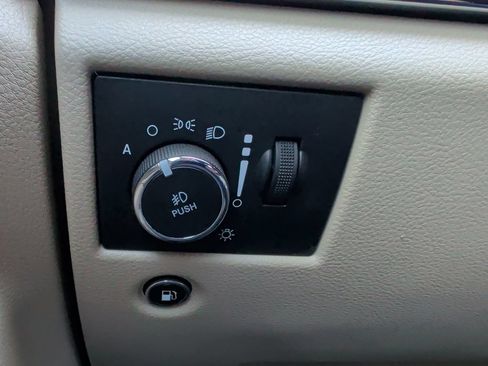 Used 2020 Jeep Grand Cherokee Overland AWD/4WD image 29