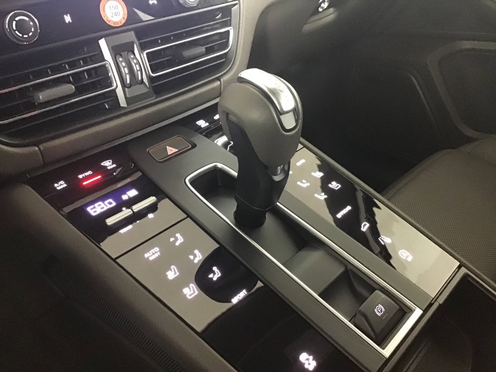 Certified 2026 Porsche Macan AWD/4WD image 39