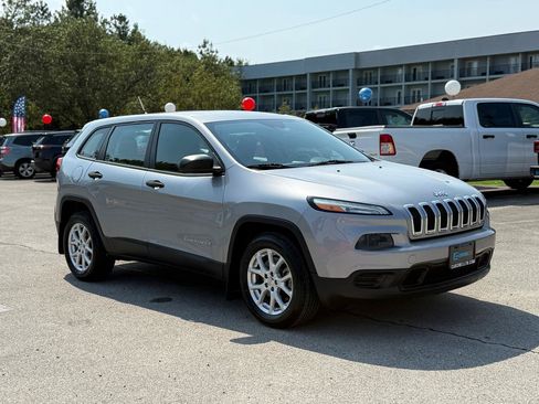 Used 2014 Jeep Cherokee Sport FWD image 4