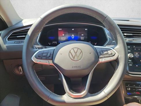 Used 2022 Volkswagen Tiguan SE FWD image 17