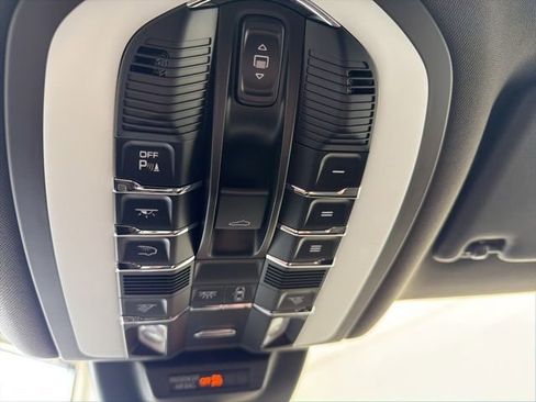 Used 2023 Porsche Macan AWD/4WD image 14