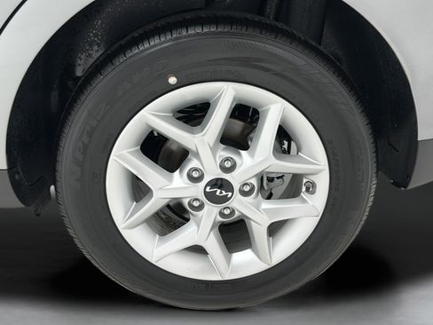 Used 2025 Kia Soul LX w/ LX Technology Package FWD image 8
