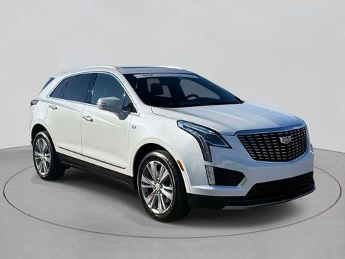 Certified 2024 Cadillac XT5 Premium Luxury AWD/4WD image 3