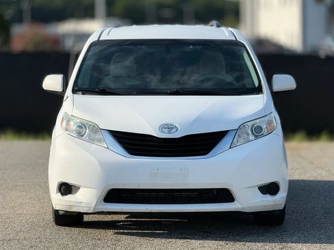 Used 2012 Toyota Sienna LE FWD image 5