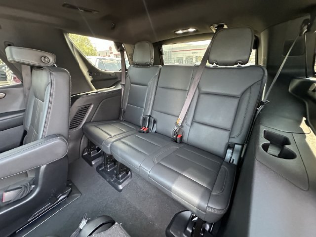 Used 2025 Chevrolet Tahoe High Country AWD/4WD image 32