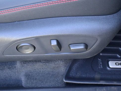 Used 2025 Chevrolet Traverse RS image 26