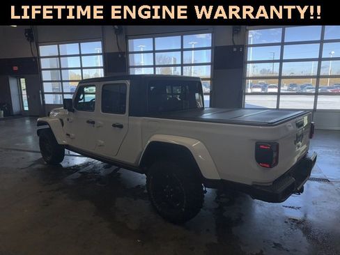 Used 2024 Jeep Gladiator Willys image 6