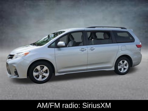 Used 2020 Toyota Sienna LE w/ Carpet Mat Package FWD image 6