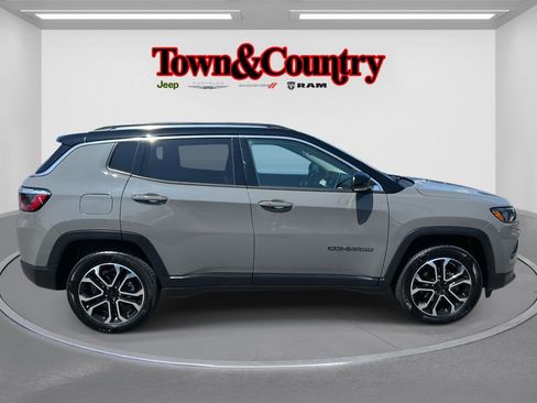 Certified 2022 Jeep Compass Limited image 4