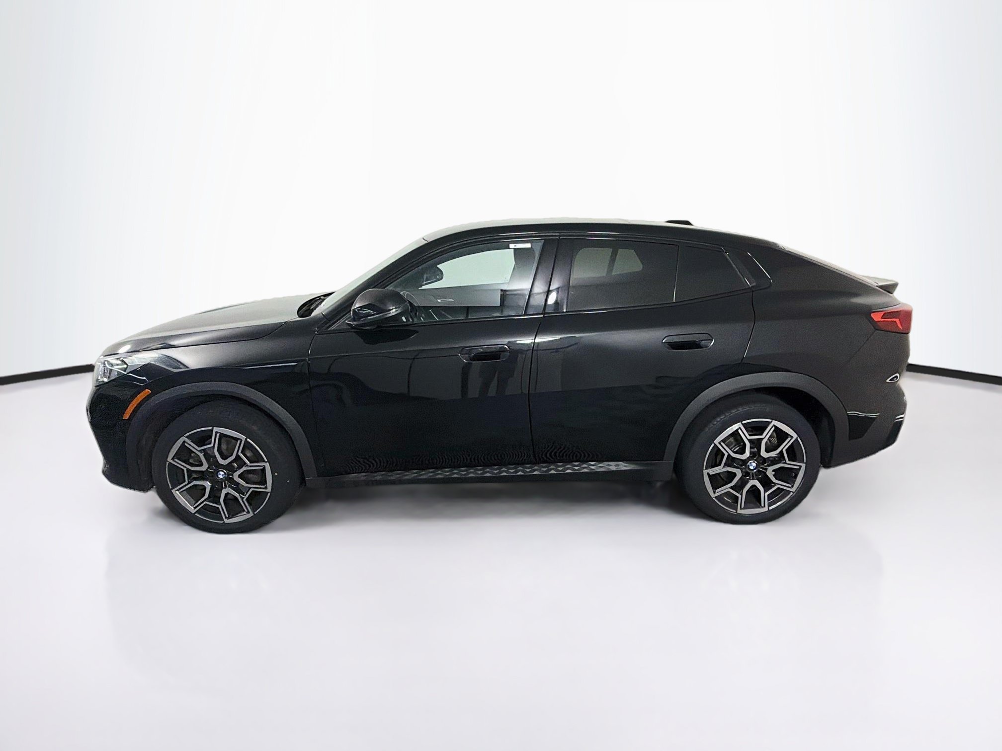 Used 2026 BMW X2 xDrive28i AWD/4WD image 4